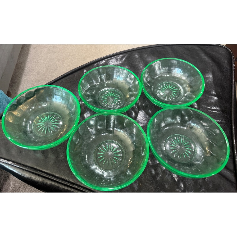 Vintage Green Uranium Glass Berry Bowls Set of 5 Starburst Pattern UV Reactive